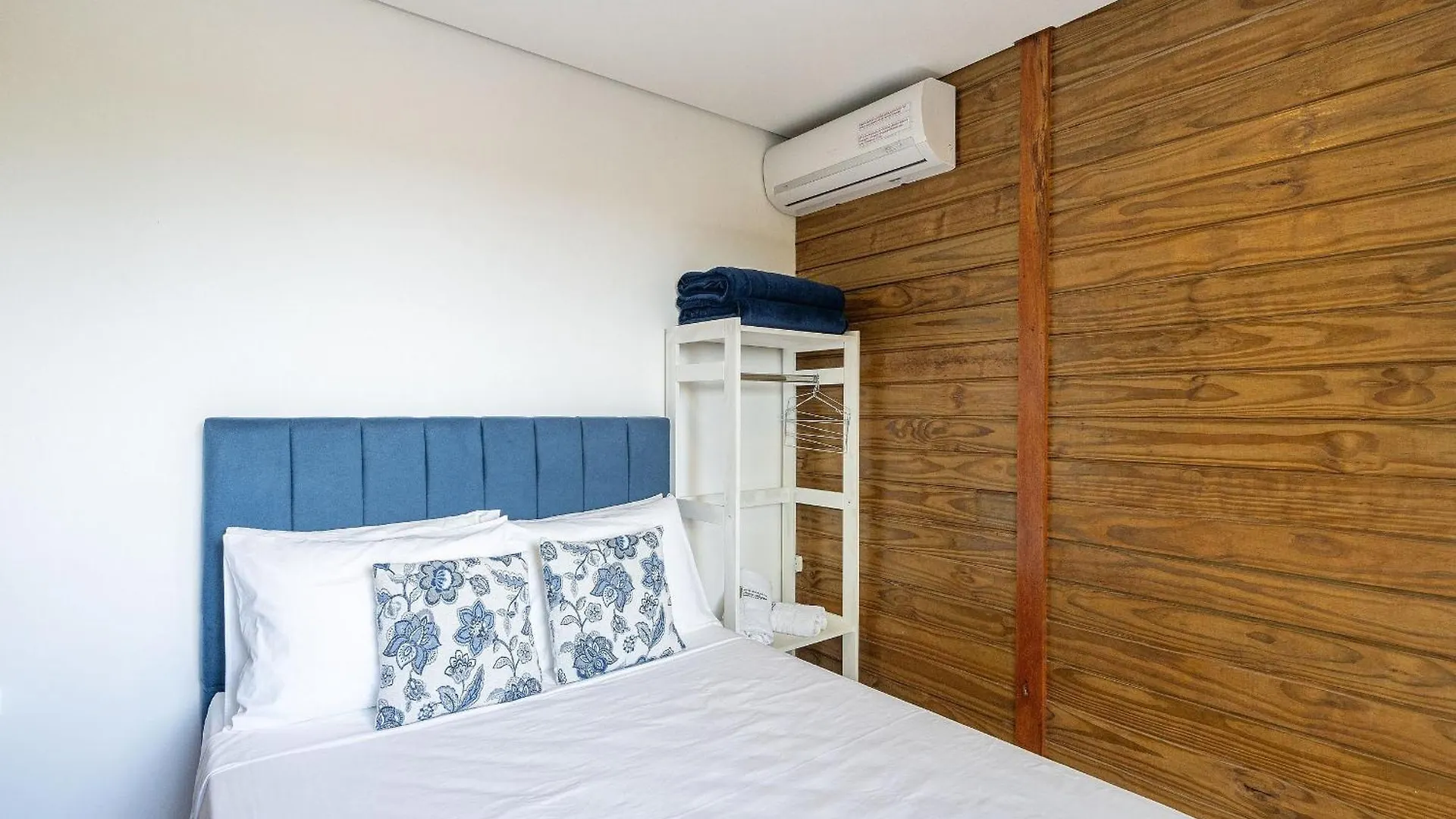 Cabana Com Hidro Grande, Lareira E Ar Condicionado Penha 0*,  Brazília
